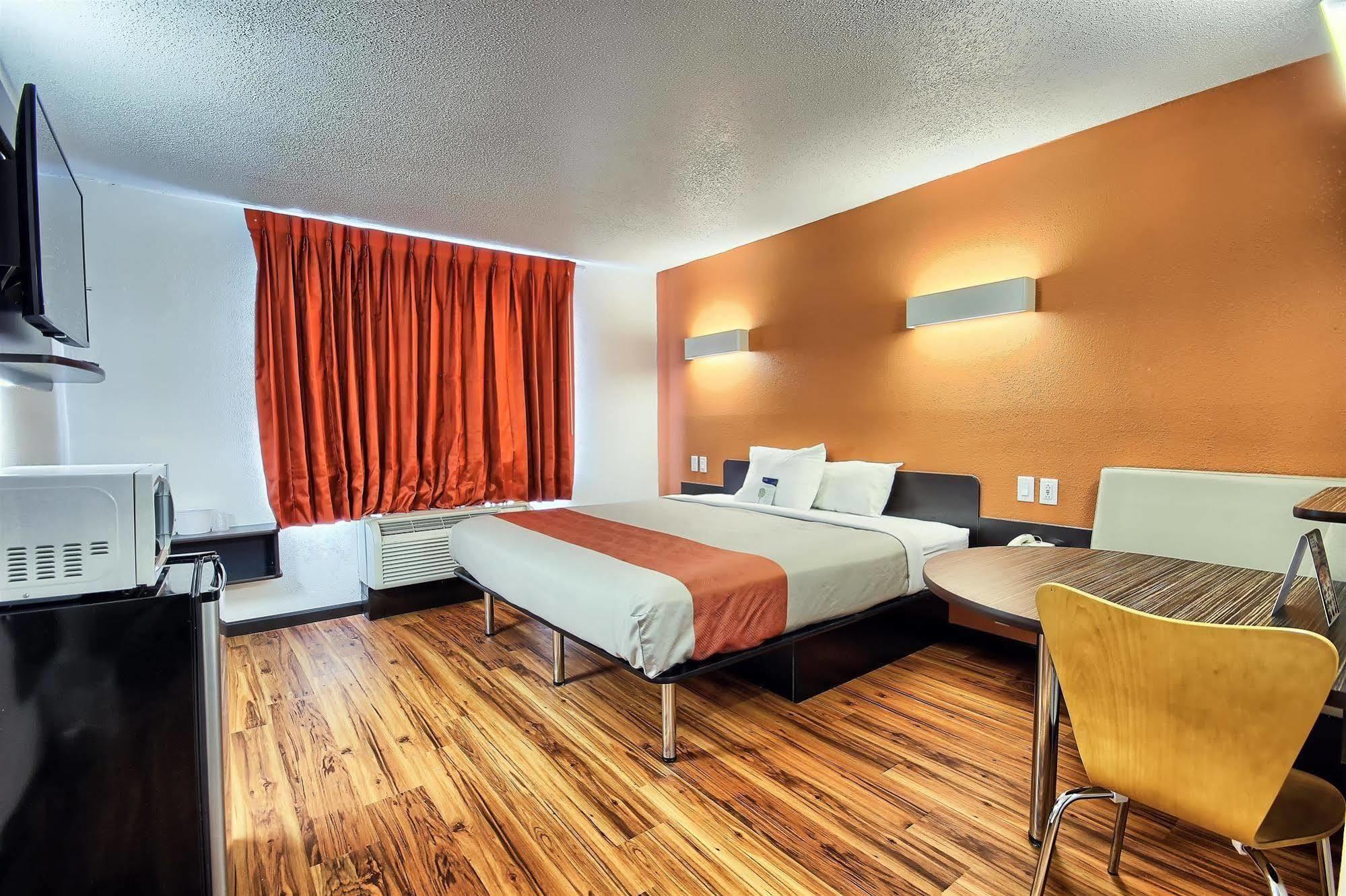 Motel 6-Columbus, Oh - West Exterior photo
